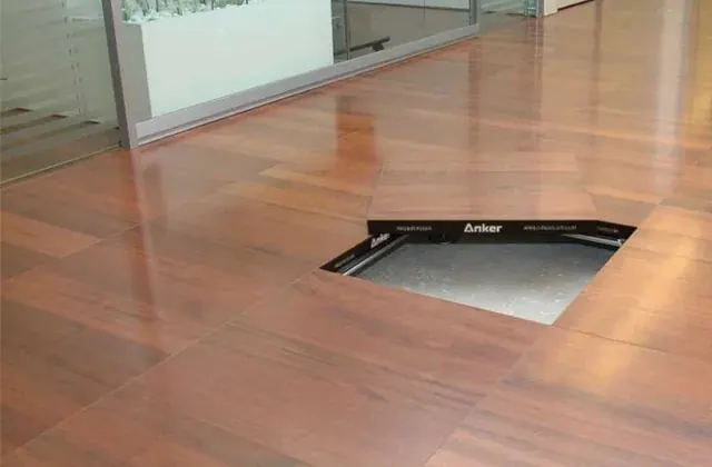 ANKER — Natural wood finish